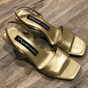 Nina comfort gold sandal with clear heel. Size 8